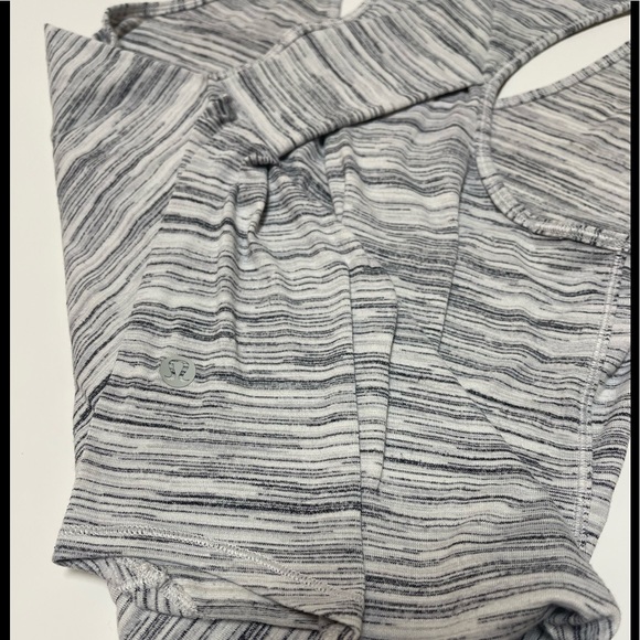 Lululemon Essential Tank Pleated *Seriously Light Luon - Picture 3 of 6